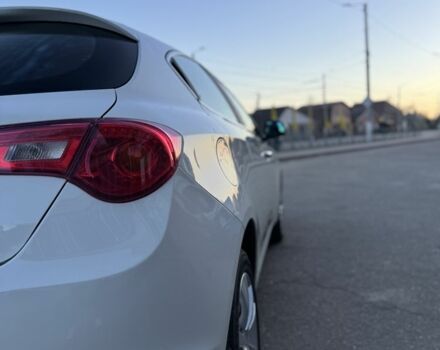 Білий Альфа Ромео Giulietta, об'ємом двигуна 1.4 л та пробігом 212 тис. км за 6900 $, фото 13 на Automoto.ua