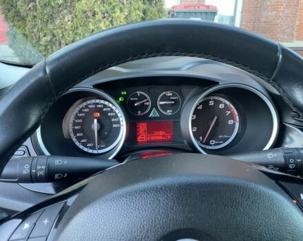 Білий Альфа Ромео Giulietta, об'ємом двигуна 1.4 л та пробігом 212 тис. км за 6900 $, фото 17 на Automoto.ua