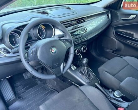 Білий Альфа Ромео Giulietta, об'ємом двигуна 1.37 л та пробігом 238 тис. км за 6200 $, фото 11 на Automoto.ua