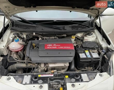 Білий Альфа Ромео Giulietta, об'ємом двигуна 1.4 л та пробігом 84 тис. км за 9700 $, фото 20 на Automoto.ua
