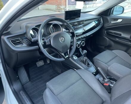 Білий Альфа Ромео Giulietta, об'ємом двигуна 1.4 л та пробігом 212 тис. км за 6900 $, фото 16 на Automoto.ua