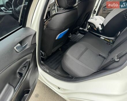 Білий Альфа Ромео Giulietta, об'ємом двигуна 1.4 л та пробігом 84 тис. км за 9700 $, фото 18 на Automoto.ua