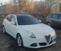Белый Альфа Ромео Джульетта, объемом двигателя 1.37 л и пробегом 82 тыс. км за 8000 $, фото 6 на Automoto.ua