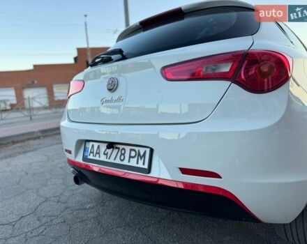 Белый Альфа Ромео Джульетта, объемом двигателя 1.4 л и пробегом 213 тыс. км за 6900 $, фото 15 на Automoto.ua