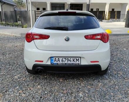 Білий Альфа Ромео Giulietta, об'ємом двигуна 1.37 л та пробігом 117 тис. км за 9500 $, фото 3 на Automoto.ua