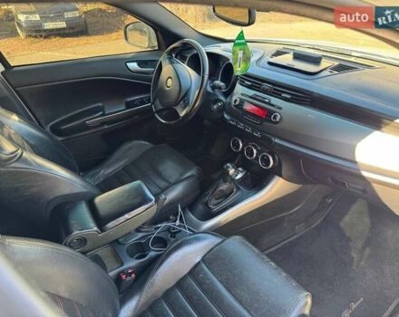 Белый Альфа Ромео Джульетта, объемом двигателя 1.4 л и пробегом 335 тыс. км за 9000 $, фото 6 на Automoto.ua