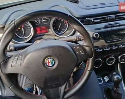 Білий Альфа Ромео Giulietta, об'ємом двигуна 1.37 л та пробігом 117 тис. км за 9500 $, фото 7 на Automoto.ua