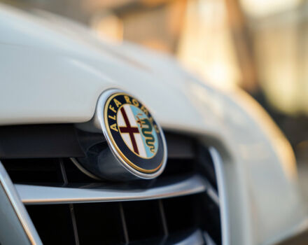 Білий Альфа Ромео Giulietta, об'ємом двигуна 1.4 л та пробігом 150 тис. км за 9900 $, фото 10 на Automoto.ua