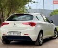 Білий Альфа Ромео Giulietta, об'ємом двигуна 1.37 л та пробігом 173 тис. км за 8999 $, фото 8 на Automoto.ua