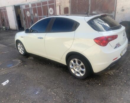 Белый Альфа Ромео Джульетта, объемом двигателя 1.4 л и пробегом 335 тыс. км за 9000 $, фото 4 на Automoto.ua