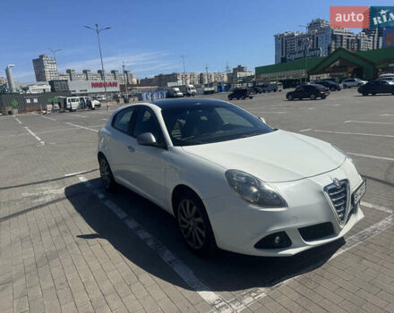 Білий Альфа Ромео Giulietta, об'ємом двигуна 1.37 л та пробігом 90 тис. км за 10900 $, фото 1 на Automoto.ua