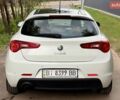 Білий Альфа Ромео Giulietta, об'ємом двигуна 1.37 л та пробігом 173 тис. км за 8999 $, фото 7 на Automoto.ua