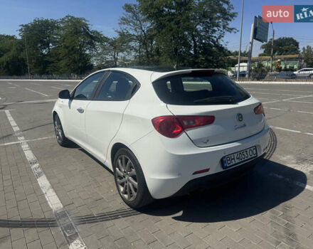 Білий Альфа Ромео Giulietta, об'ємом двигуна 1.37 л та пробігом 90 тис. км за 10900 $, фото 5 на Automoto.ua