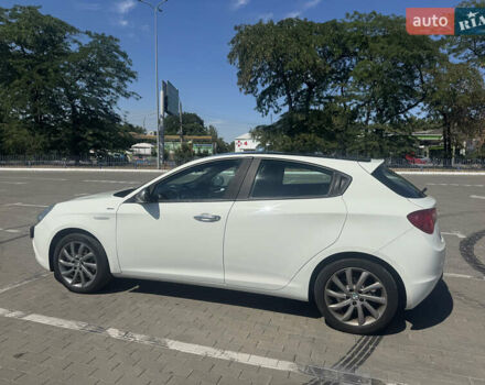 Білий Альфа Ромео Giulietta, об'ємом двигуна 1.37 л та пробігом 90 тис. км за 10900 $, фото 4 на Automoto.ua