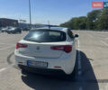 Білий Альфа Ромео Giulietta, об'ємом двигуна 1.37 л та пробігом 90 тис. км за 10900 $, фото 6 на Automoto.ua