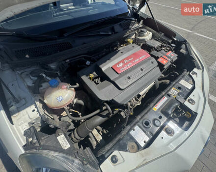 Білий Альфа Ромео Giulietta, об'ємом двигуна 1.37 л та пробігом 90 тис. км за 10900 $, фото 26 на Automoto.ua