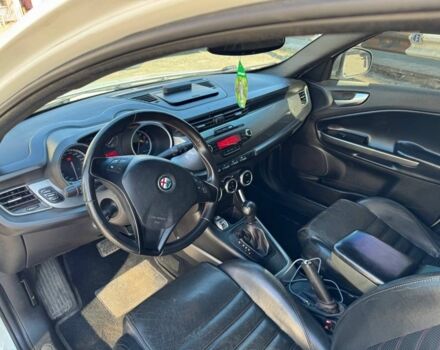 Белый Альфа Ромео Джульетта, объемом двигателя 1.4 л и пробегом 335 тыс. км за 9000 $, фото 6 на Automoto.ua