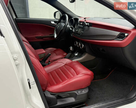 Белый Альфа Ромео Джульетта, объемом двигателя 1.37 л и пробегом 165 тыс. км за 11500 $, фото 11 на Automoto.ua