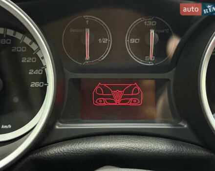 Белый Альфа Ромео Джульетта, объемом двигателя 1.37 л и пробегом 165 тыс. км за 11500 $, фото 5 на Automoto.ua