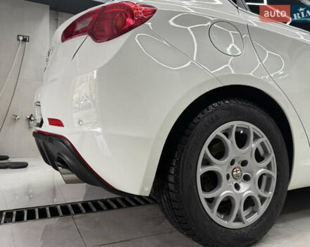 Белый Альфа Ромео Джульетта, объемом двигателя 1.37 л и пробегом 165 тыс. км за 11500 $, фото 14 на Automoto.ua