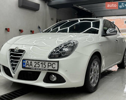 Белый Альфа Ромео Джульетта, объемом двигателя 1.37 л и пробегом 165 тыс. км за 11500 $, фото 4 на Automoto.ua