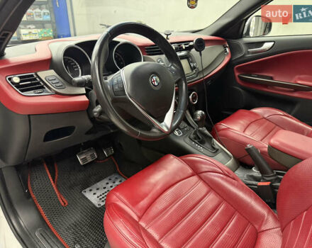 Белый Альфа Ромео Джульетта, объемом двигателя 1.37 л и пробегом 165 тыс. км за 11500 $, фото 8 на Automoto.ua