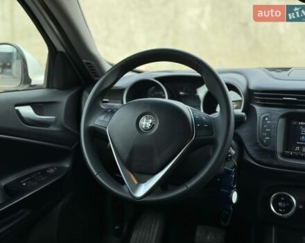 Белый Альфа Ромео Джульетта, объемом двигателя 1.37 л и пробегом 113 тыс. км за 15199 $, фото 36 на Automoto.ua