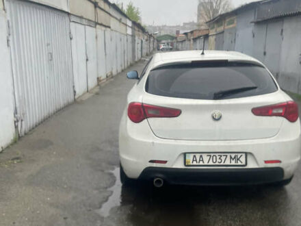 Білий Альфа Ромео Giulietta, об'ємом двигуна 1.37 л та пробігом 240 тис. км за 6500 $, фото 1 на Automoto.ua