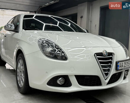 Белый Альфа Ромео Джульетта, объемом двигателя 1.37 л и пробегом 165 тыс. км за 11500 $, фото 1 на Automoto.ua