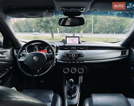Чорний Альфа Ромео Giulietta, об'ємом двигуна 1.96 л та пробігом 209 тис. км за 8500 $, фото 29 на Automoto.ua