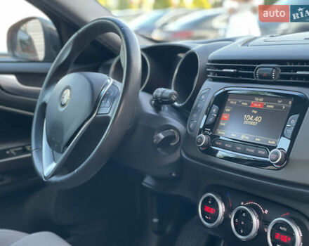Коричневий Альфа Ромео Giulietta, об'ємом двигуна 2 л та пробігом 230 тис. км за 11849 $, фото 94 на Automoto.ua
