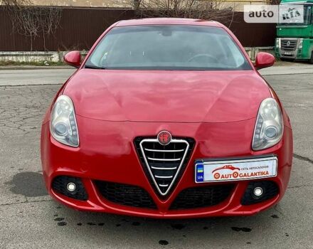 Червоний Альфа Ромео Giulietta, об'ємом двигуна 2 л та пробігом 193 тис. км за 6500 $, фото 4 на Automoto.ua