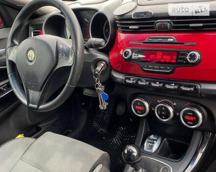 Червоний Альфа Ромео Giulietta, об'ємом двигуна 2 л та пробігом 193 тис. км за 6500 $, фото 21 на Automoto.ua