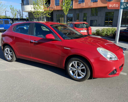 Червоний Альфа Ромео Giulietta, об'ємом двигуна 1.37 л та пробігом 137 тис. км за 8800 $, фото 5 на Automoto.ua