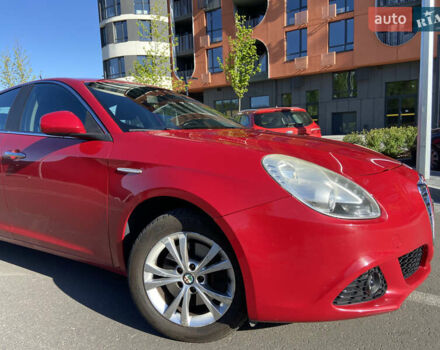 Червоний Альфа Ромео Giulietta, об'ємом двигуна 1.37 л та пробігом 137 тис. км за 8800 $, фото 6 на Automoto.ua