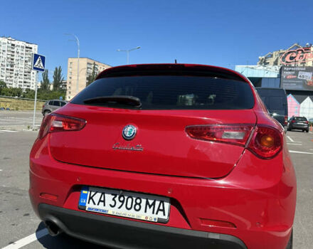Червоний Альфа Ромео Giulietta, об'ємом двигуна 1.37 л та пробігом 130 тис. км за 9400 $, фото 21 на Automoto.ua