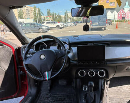Червоний Альфа Ромео Giulietta, об'ємом двигуна 1.37 л та пробігом 130 тис. км за 9400 $, фото 29 на Automoto.ua