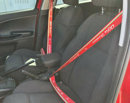 Червоний Альфа Ромео Giulietta, об'ємом двигуна 1.37 л та пробігом 130 тис. км за 9400 $, фото 28 на Automoto.ua