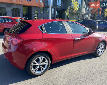Червоний Альфа Ромео Giulietta, об'ємом двигуна 1.37 л та пробігом 137 тис. км за 8800 $, фото 7 на Automoto.ua