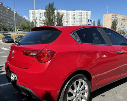 Червоний Альфа Ромео Giulietta, об'ємом двигуна 1.37 л та пробігом 130 тис. км за 9400 $, фото 22 на Automoto.ua