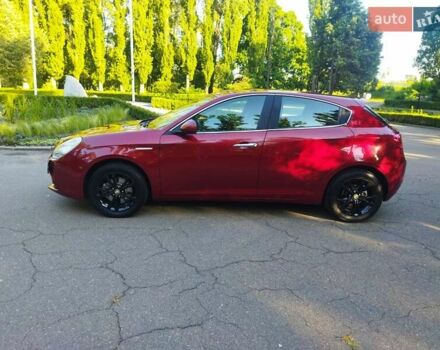 Червоний Альфа Ромео Giulietta, об'ємом двигуна 1.4 л та пробігом 159 тис. км за 8900 $, фото 4 на Automoto.ua