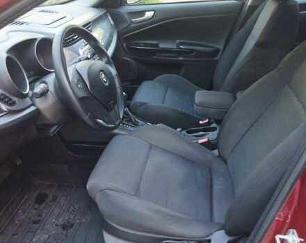 Червоний Альфа Ромео Giulietta, об'ємом двигуна 1.4 л та пробігом 159 тис. км за 8900 $, фото 26 на Automoto.ua