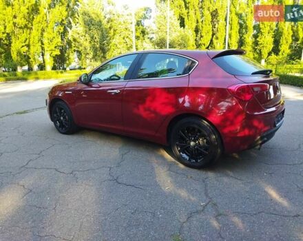 Червоний Альфа Ромео Giulietta, об'ємом двигуна 1.4 л та пробігом 159 тис. км за 8900 $, фото 5 на Automoto.ua
