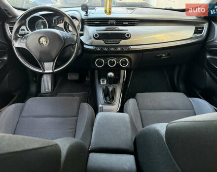 Червоний Альфа Ромео Giulietta, об'ємом двигуна 1.4 л та пробігом 156 тис. км за 8250 $, фото 21 на Automoto.ua