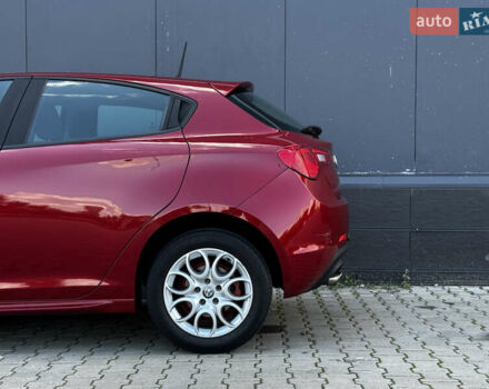 Червоний Альфа Ромео Giulietta, об'ємом двигуна 1.37 л та пробігом 76 тис. км за 15700 $, фото 5 на Automoto.ua