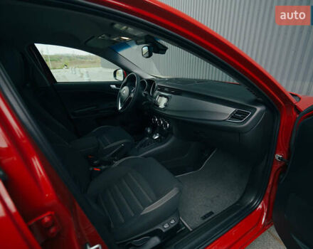 Красный Альфа Ромео Джульетта, объемом двигателя 1.37 л и пробегом 48 тыс. км за 13800 $, фото 57 на Automoto.ua