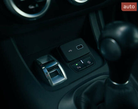 Красный Альфа Ромео Джульетта, объемом двигателя 1.37 л и пробегом 48 тыс. км за 13800 $, фото 41 на Automoto.ua