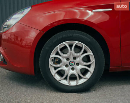 Красный Альфа Ромео Джульетта, объемом двигателя 1.37 л и пробегом 48 тыс. км за 13800 $, фото 21 на Automoto.ua