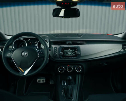 Красный Альфа Ромео Джульетта, объемом двигателя 1.37 л и пробегом 48 тыс. км за 13800 $, фото 26 на Automoto.ua