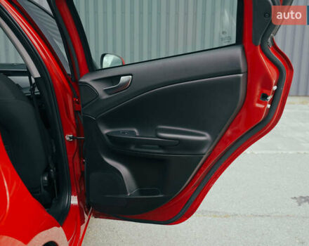 Красный Альфа Ромео Джульетта, объемом двигателя 1.37 л и пробегом 48 тыс. км за 13800 $, фото 52 на Automoto.ua